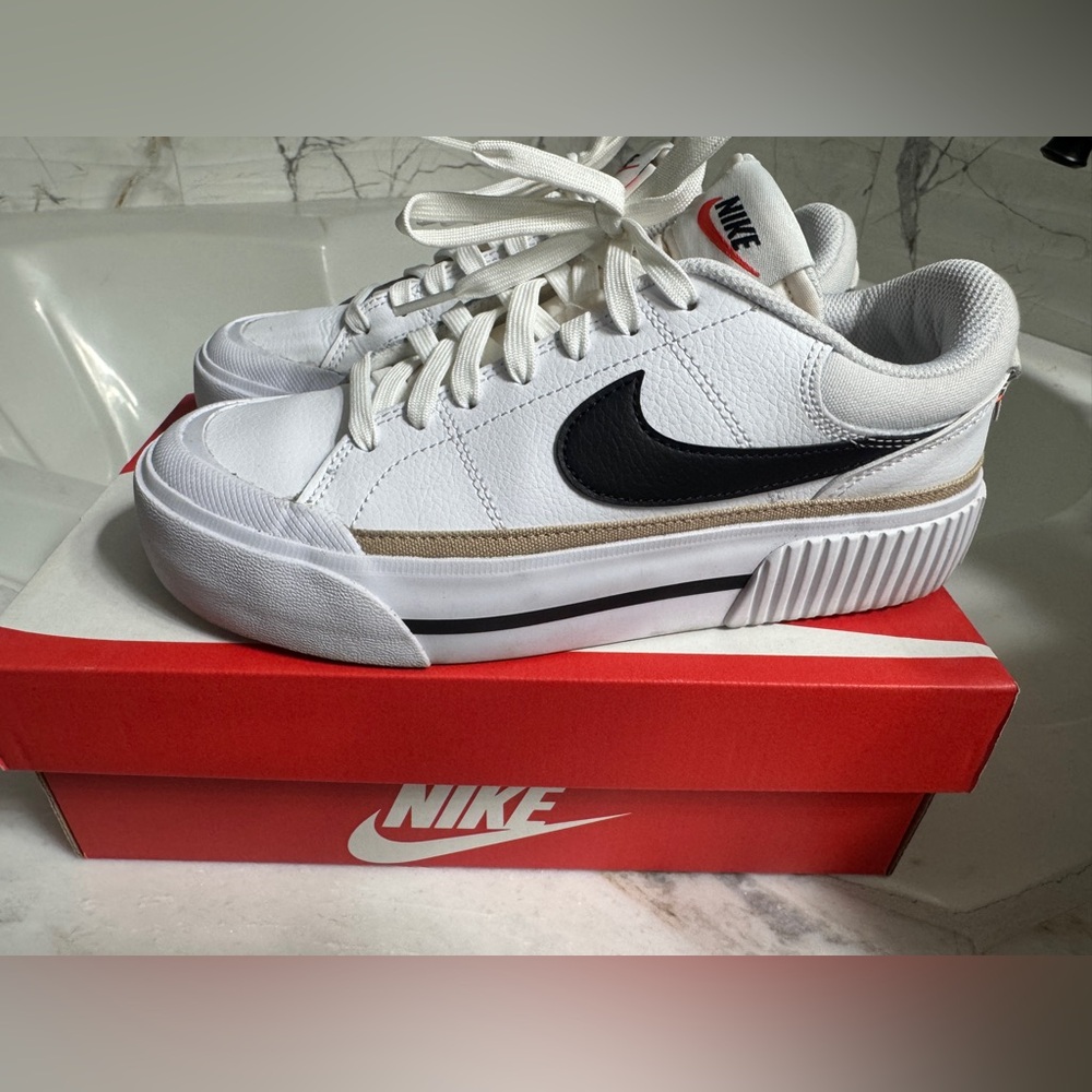 Nike court Legacy Lift